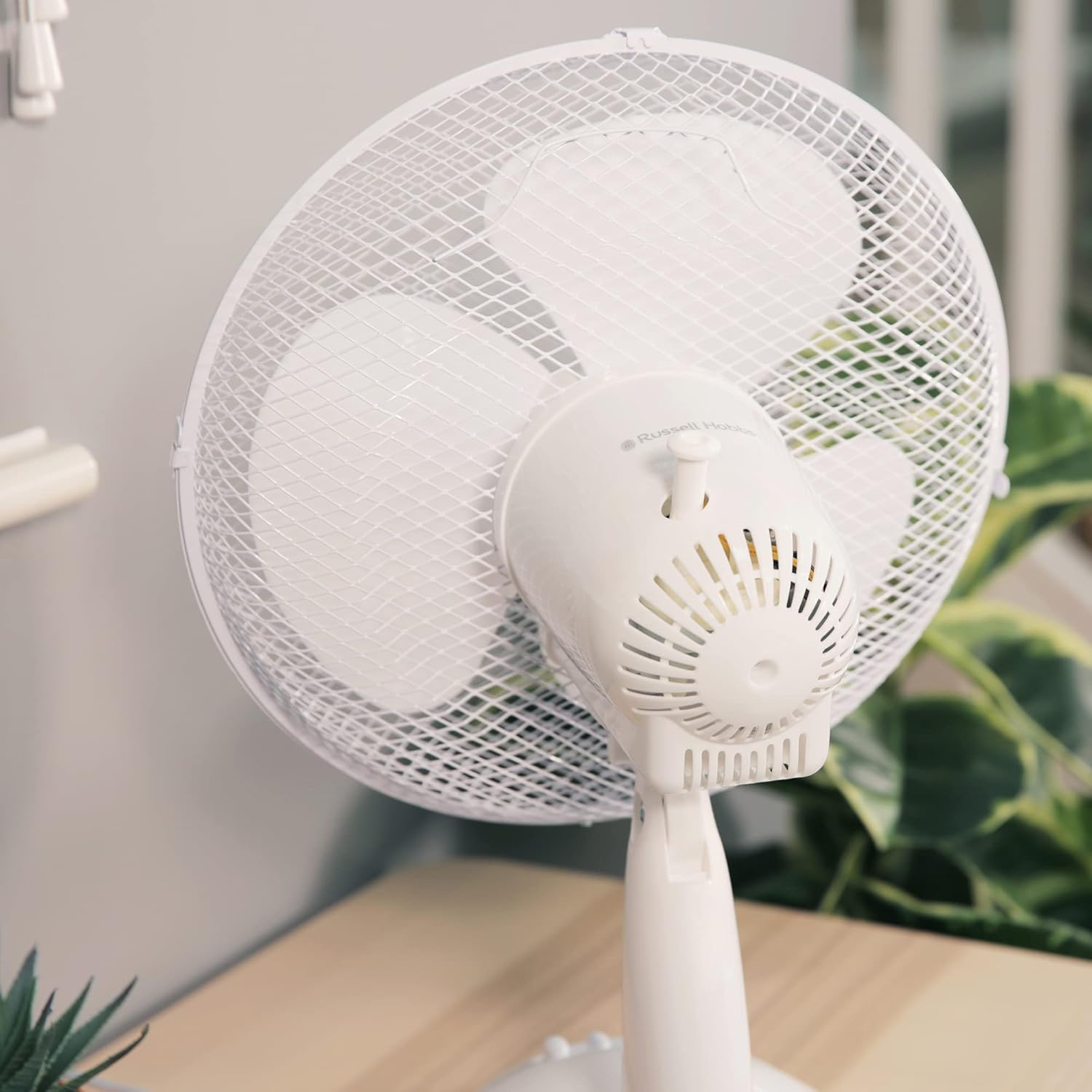 FraîcheurZone AirDesk 30™ – Ventilateur de table compact oscillant